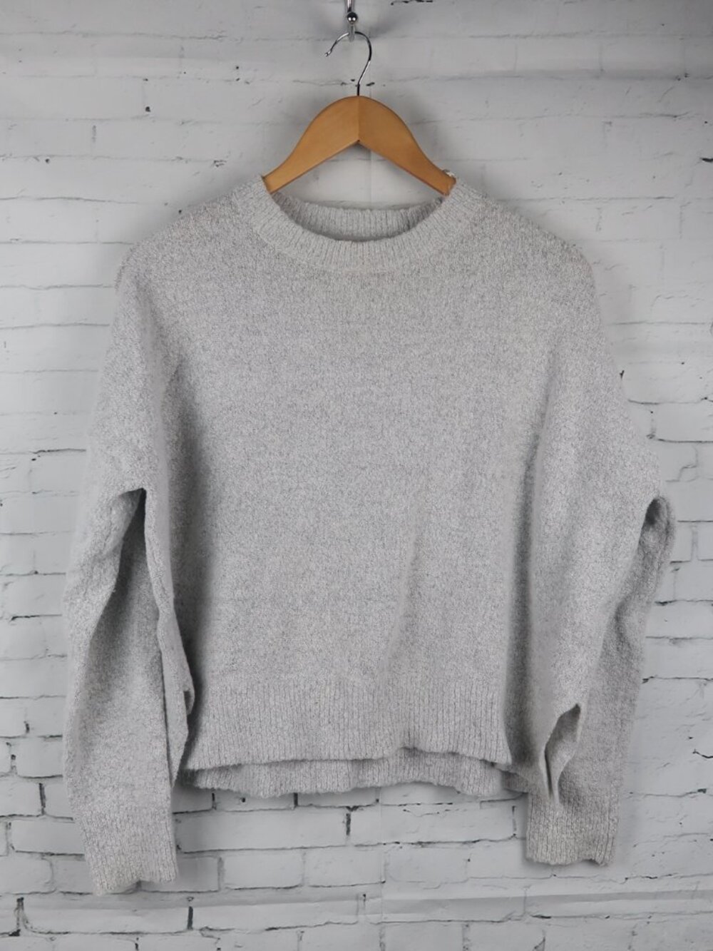 ALYA GREY LONG SLEEVE CREW NECK SOFT OVERSIZED CROPPED SWEATER SIZE SMALL